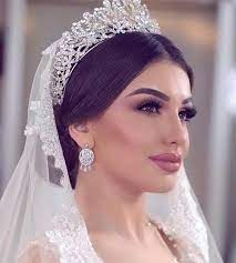Pin By Bb On Maquillaje De Novia Wedding Tiara Veil Bridal Makeup Wedding Bridal Veils And Headpieces