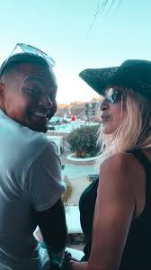 Η «μαχη» του τσιτσιπα κοντρα στον ζβερεφ με το βλεμμα στον τελικο; Stefanos Tsitsipas Oi Boltes Me To Skafos Kai Ta Bradia Sth Mykono Me Thn Syntrofo Toy Kai Filoys