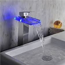 Led Armaturen Bei Homelava Glas Badezimmer Tolle Badezimmer Waschbecken Armaturen