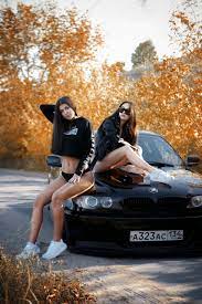 بانوان سکسی کنار ماشین های سکسی🔥💦