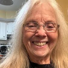 Lindsay Scribner's Instagram, Twitter & Facebook