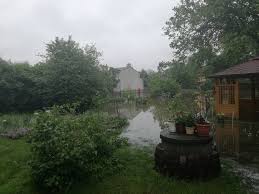 Mam do sprzedania elegancką sukienkę wizytową. Krakow Biezanow Tonie Pod Hektolitrami Wody Dzielnica Walczy Z Powodzia Gazeta Krakowska