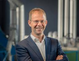 Oomen, former ceo of dws, has now made an offer. Chris Oomen