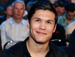 Данияр елеусинов первый бой!/daniyar yeleussinov pro debut. Vesnoj Daniyar Eleusinov Poderyotsya S Matyorym Dzhuliusom Indongo Espn