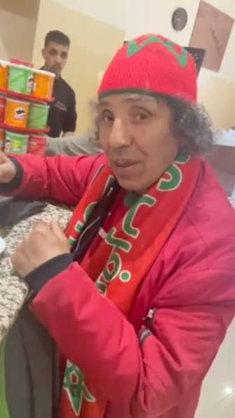 Quand la passion pour le football rencontre le plaisir d’un bon café.  Dolmy, supporter inconditionnel de l’équipe nationale marocaine, trouve son  coin de détente chez Express Coffee. ☕️⚽️