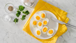 Here's how much protein is foundin several different sizes of eggs: Egg Nutrition Get Cracking