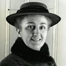 Dans une précédente biographie, nous avons discuté du rôle principal  masculin de la série du TdP, soit le beau Joseph-Arthur Lavoie incarné par  l'illustre Pierre Dufresne. Il reste néanmoins à souligner l'incontournable