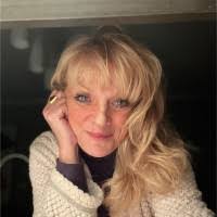 Tracy Tomlin's Instagram, Twitter & Facebook