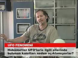 Haktan akdoğan'ın konuk olduğu kayıt dışı programında dünya dışı varlıklar, çip ameliyatları, uzaylılar. Omer Celakil Ve Haktan Akdogan Ayni Kisidir