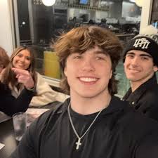 What's up y'all, I'm Noah and I'm from Southlake, Texas. I'm not like 100%  committed to PSU yet but im like PRETTY sure im gonna end up there. I LOVE  lifting, eating,