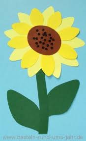 Sonnenblume Aus Tonpapier Basteln In Den Farben Sonnegelb Gelb Mit Grunem Stil Und Sonnenblumenke Sonnenblume Basteln Blumen Basteln Aus Papier Blumen Basteln