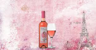 珂理小姐粉紅酒 miss courreges rose 波爾多法定產區 aoc bordeaux rose 使用50 梅洛merlot與50 卡本內蘇維翁cabernet sauvignon混釀 酒裙反射著閃亮桃紅色 並有濃郁的花香及水果香氣 wine bottle rose wine bottle wines