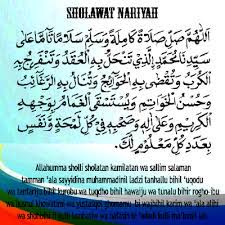 Baca juga dong bacaan sholawat badar lengkap tulisan arab, latin, terjemah, arti, serta sejarah. Bacaan Sholawat Nariyah Lengkap Manfaat Keutamaan Arab Dan Latin Santri Mandiri