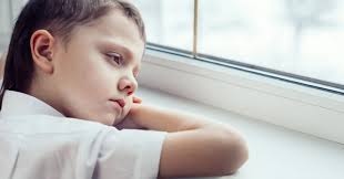 Stigma, šikana a pláč. Názor, že děti pozitivní výsledek testu ve škole  zvládnou, je matoucí