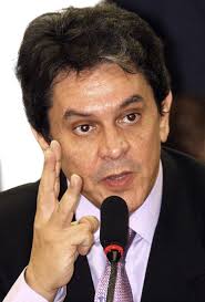 Roberto jefferson foi preso em casa, na cidade de comendador levy gasparian, no estado do rio de além de roberto jefferson, assessores da presidência da república também são investigados. Roberto Jefferson Ataca Governador Do Rs E O Chama De Viado