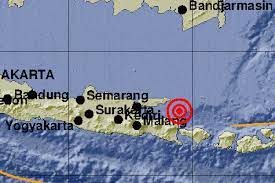 Pusat gempa berada pada koordinat 2.48 lintang selatan (ls) dan 121.22 bujur timur (bt). Gempa Situbondo Jenis Dangkal Begini Penjelasan Bmkg