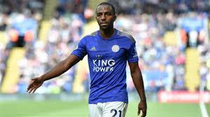ونالت الصورة غضب العديد من جماهير نادي ليستر سيتي قائلين أن اللاعب لم يراعي شعور عشاق ناديه حيث. Ø¨Ø§Ø±ÙŠØ³ ÙˆØ§Ù„ÙŠÙˆÙ†Ø§ÙŠØªØ¯ ÙŠØªØµØ§Ø±Ø¹Ø§Ù† Ø¹Ù„Ù‰ Ù„Ø§Ø¹Ø¨ Ù„ÙŠØ³ØªØ± Ø³ÙŠØªÙŠ Ø£Ù‡Ù„ Ù…ØµØ±