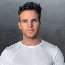 Jennifer Pelzer's Instagram, Twitter & Facebook