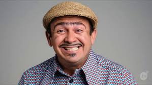 Luis Raul haciendo Stand Up Comedy