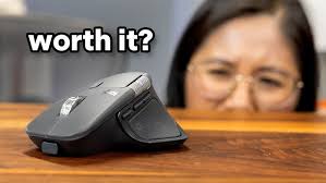 Logitech G213 keyboard unboxing and setup