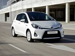 Scopri yaris, la city car ancora più sicura, ancora più ibrida, ancora più bella. Toyota Yaris Hybrid 2013 Pictures Information Specs