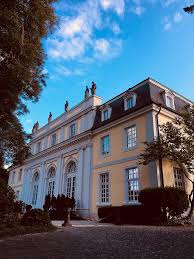 Sind sie gaststätte la redoute aus 53177 bonn und unter der rufnummer +49 (0) 228 36772/0 sowie in der branche hochzeit location bonn bei uns gelistet? La Redoute Hochzeit In Der Schonsten Location Bonns Musik4you