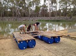 This was the first boat ever made but definitely not the last. A Boat Made Of Wood And 55 Gallon Poly Drums Pontony Starye Poddony Lodochnyj Prichal