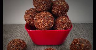 Boules Energie Sans Cuisson Sans Noix Au Quinoa Chocolat Et Chia Mini Desserts Dog Food Recipes Food