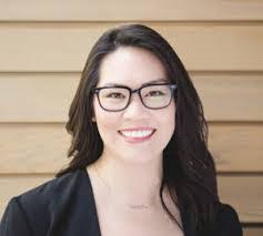 Noreen Ennis's Instagram, Twitter & Facebook