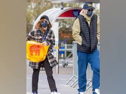 Are pete davidson and phoebe dynevor dating? Juj3qeilwwhgam