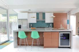 18 Remarkable Mid Century Modern Kitchen Designs For The Vintage Fans Mid Century Modern Kitchen Design Eichler Kitchen Remodel Mid Century Modern Kitchen