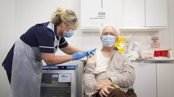 Covid vaccines to begin for over-70s and clinically extremely vulnerable in  England | ITV News