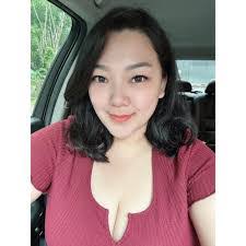 Vivian Bee's Instagram, Twitter & Facebook