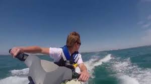 Situé au grau du roi, jet roi propose aux amoureux de la glisse plusieurs formules d'initiations et de randonnées en jet ski avec ou sans permis, encadrés par des moniteurs diplômés. Video Jet Ski Jet Roi Location Grau Du Roi Youtube