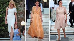 Στο πάρκο ελευθερίας μετέβη σήμερα το πρωί ο πρόεδρος της δημοκρατίας, προκόπης παυλόπουλος, όπου κατέθεσε στεφάνι στην προτομή του σπύρου μουστακλή, αποδίδοντας φόρο τιμής. Ta Lampera Stygmiotypa Apo Th De3iwsh Gia Ta 45 Xronia Apo Thn Apokatastash Ths Dhmokratias Fwto Ellada Thepressroom Gr