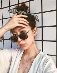 Luxury Fashion Scarf Style from a friend of mine Paris Taipei Tokyo  Online-Buy fashion silk head scarf & hair band style online, in Paris,  Taipei and Tokyo. Made in Italy.