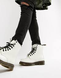 Shop and get ideas of how to wear null black platform doc martens or find similar products for less. How To Wear Doc Martens Popsugar Fashion