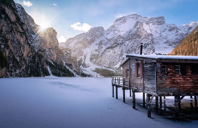 Lake Braies in Italy - Lago di Braies / Pragser Wildsee