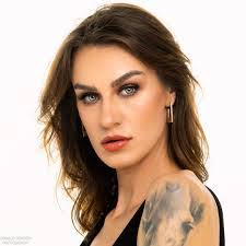 Stephanie Drew's Instagram, Twitter & Facebook