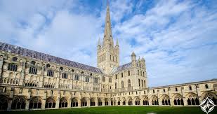 في هذه الموسم، يقوم بدعوة الضيف لافتتاح مدينة ترفيهية في الرياض وتجربة لعبة جديدة ليقع في فخ يثير الذعر. Ø¬ÙˆÙ„Ø© Ø­ÙˆÙ„ Ø£ÙØ¶Ù„ Ø¹ÙˆØ§Ù…Ù„ Ø§Ù„Ø¬Ø°Ø¨ ÙÙŠ Ù†ÙˆØ±ÙˆÙŠØªØ´ Ø§Ù„Ù…Ù…Ù„ÙƒØ© Ø§Ù„Ù…ØªØ­Ø¯Ø©