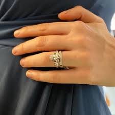 How to wear a claddagh ring in a relationship. Irish On Grand