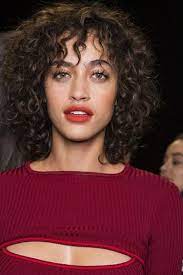 Lockiges Haar Pony Lockig Naturlich Locken Pony Lockige Frisuren Kurze Lockige Frisuren Frisuren 2018