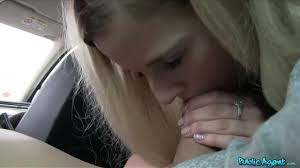 FakeTaxi - 意大利女孩在出租车上做爱