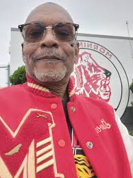 Monarch High School alumni reunite in 1976