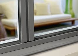 Face avant extérieure aluminium serrure versus coulissant. Fenetre A Frappe K Line Fenetre Aluminium A Frappe Sur Mesure