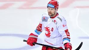 S hokejem začínal v rodném vimperku.v dorostenecké kategorii začínal v jihočeském krajském přeboru, chytal za klub hc český krumlov v ročníku 2006/07. Pro Me To Byla Zachrana Popisuje Navrat K Hokeji Po Rodinne Tragedii Kapitan Trince Vrana Irozhlas Spolehlive Zpravy