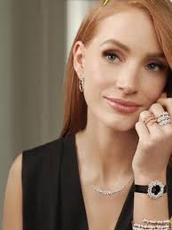 Il “caos apparente” degli orologi Damiani, ispirati al fiore di mimosa