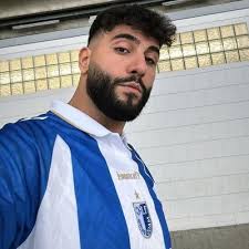 Daniel Thioune wird nicht Trainer des 1. FC Magdeburg! Es war nicht sein  Auto was vor dem FCM Gelände stand, sondern eines U23 Spielers. @Ostanzeiger