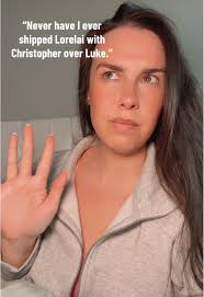 Stylish OOTD Ideas with Pink Glasses