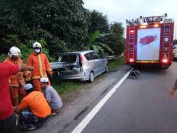 Maybe you would like to learn more about one of these? Ibu Maut Kereta Dipandu Anak Langgar Besi Penghadang Jalan